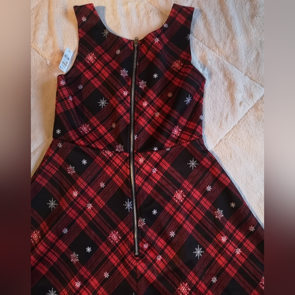 Cute Ardene Christmas dress. - Picture 7 of 10